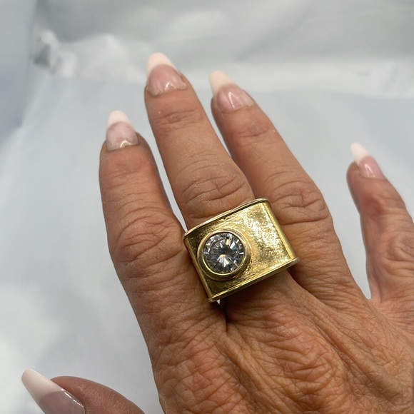 Gold tone crystal statement ring - Picture 5 of 5